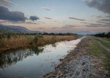 Potonuo gliser u Neretvi: Jedna osoba poginula, za drugom se traga