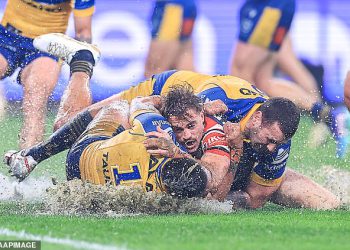 Potpuno novi 828 milijuna dolara Footy stadion suočen je s tim da je zatvoren šest tjedana zbog šokantnog problema