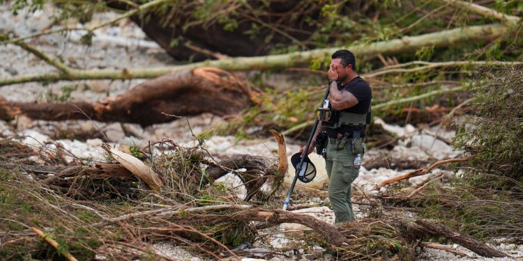 Potražite 27 nestalih djevojčica pluta naprijed nakon što Flash Flood ubije najmanje 51 ljudi u Teksasu