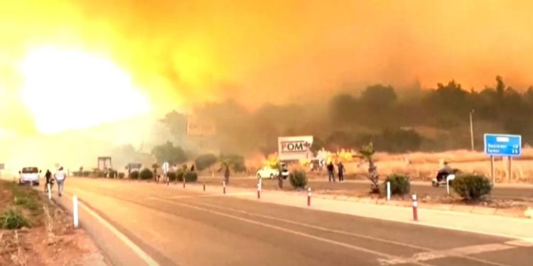 Požar hara otokom – dva su sela evakuirana