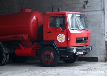 Požar između kuća u Vojnom, vatrogasci ga uz pomoć mještana ugasili