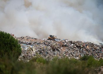 Požar na deponiju u Diklu pod kontrolom: “Zbog prisutnog dima zatvorite prozore i vrata”