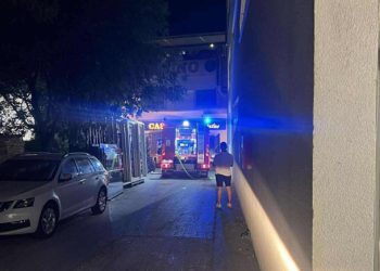 Požar u Saplunari pod kontrolom, vatrogasci i kanader se izborili s plamenom (FOTO/VIDEO)