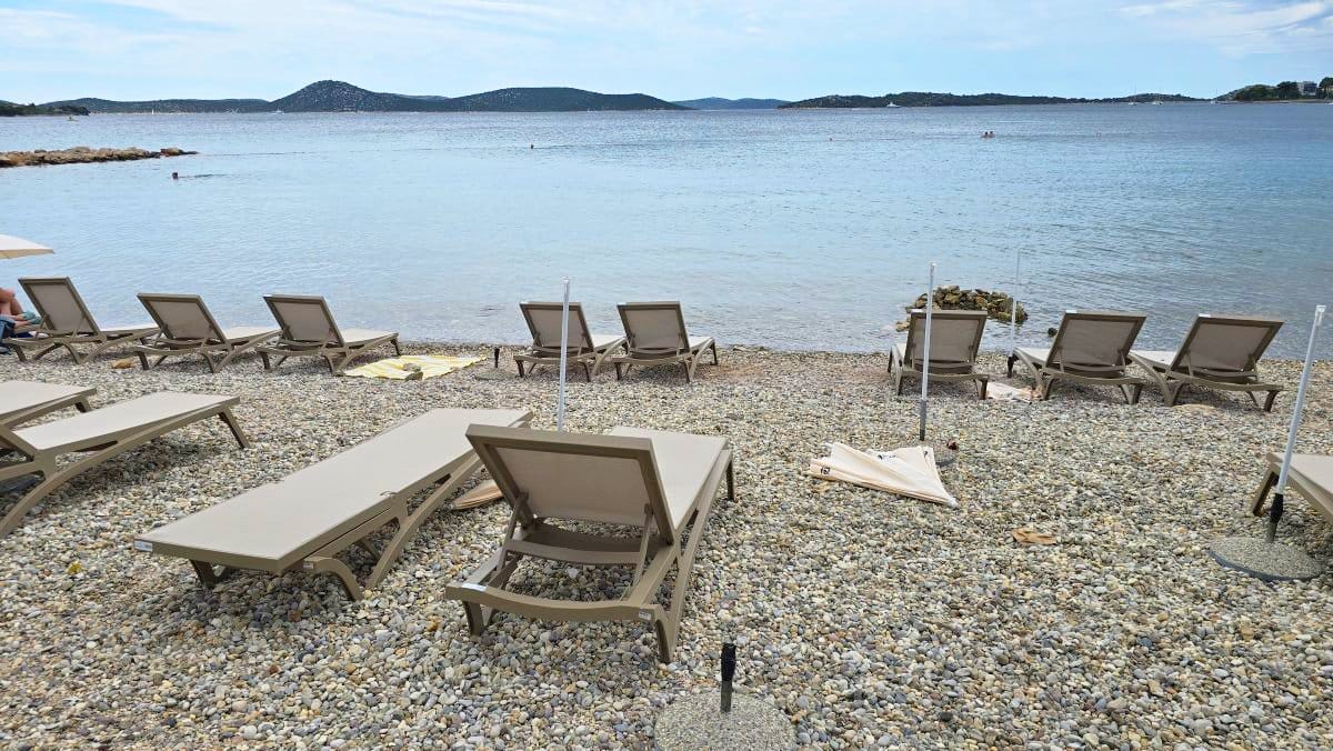BIJESNA Žena iz BiH bacila "drvlje i kamenje" po turizmu u Hrvatskoj, posebno na Makarskoj rivijeri!