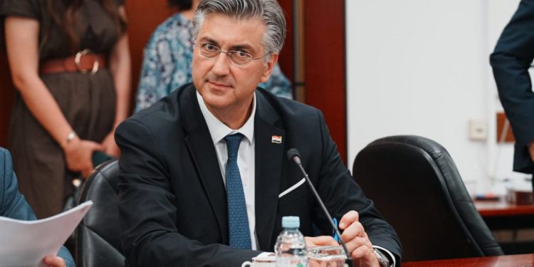 Premijer Plenković sa suradnicima u zgradi Županije splitsko-dalmatinske