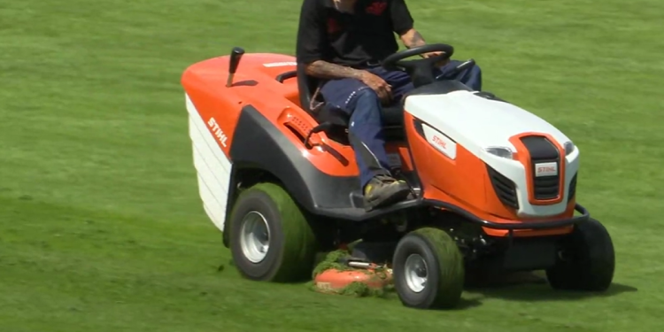 Prijateljski između Braunschweiga i Holsteina Kiela odgodio je … skraćivanje travnjaka