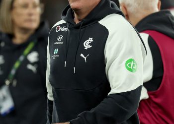 Prijetnja užasom smrti AFL treneru ili loš pokušaj šale? Footy obožavatelji podijeljeni su s porukom od 15 riječi koja je navijača zabranjena pet godina – što mislite?