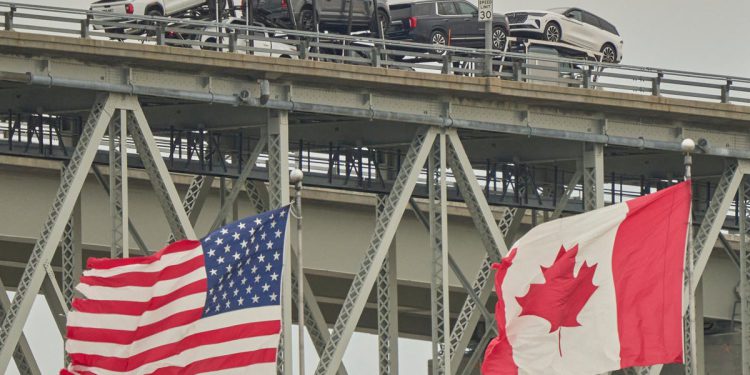 Pro-Trump New Hampshire tata zaglavio je u Kanadi nakon posjete. Nositelj zelene karte živio je u nama od svoje 3 godine