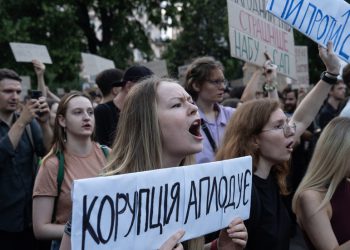 Prosvjednici pjevaju ‘Zelensky je vrag’ u Kijevu (video) – RT Rusija i bivši Sovjetski Savez