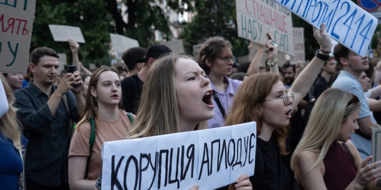 Prosvjednici pjevaju ‘Zelensky je vrag’ u Kijevu (video) – RT Rusija i bivši Sovjetski Savez