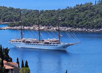Prvi put u Dubrovniku: U grad stigao luksuzni kruzer koji cijeni vrijednosti klasičnog pomorstva
