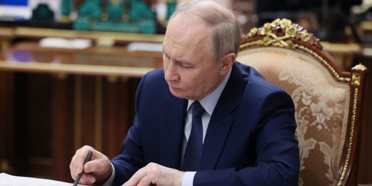 Putin odobrava novu politiku za borbu protiv diskriminacije ruskog jezika – RT Rusija i bivši Sovjetski Savez