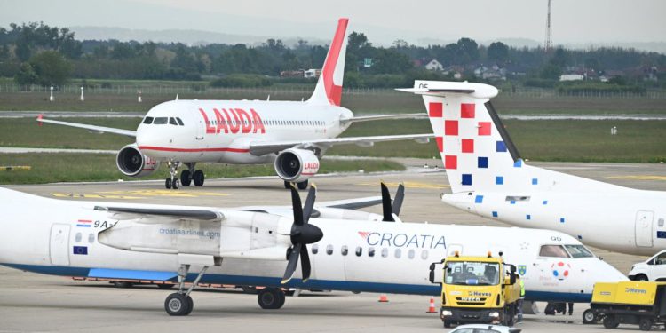 “Putnici su bili u suzama i panici, mislili su da će se avion srušiti i da će poginuti!” Što se jutros događalo u Zračnoj luci Zadar?