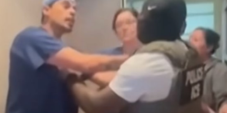 Radnici kirurškog centra optuženi za blokiranje leda od uhićenja imigranata koji su naletjeli na njihovu zgradu