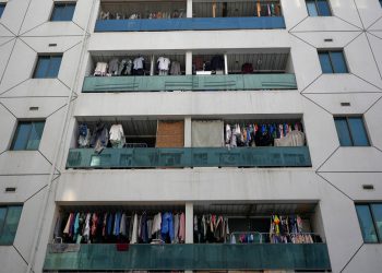 Radnici migranata bore se kao populacija u Dubaiju Skyrockets