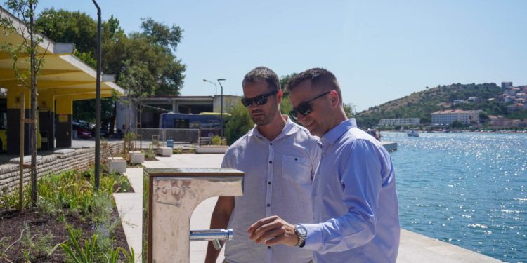 Radno ljeto u Trogiru: Otvorena dva nova dječja igrališta, dovršena šetnica do kamenog mosta, napreduje obnova parka Garagnin