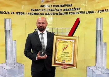 Ramu Isaka ‘europskim najministrom’ proglasila agencija iz Zenice kojoj je počasni predsjednik Stjepan Mesić