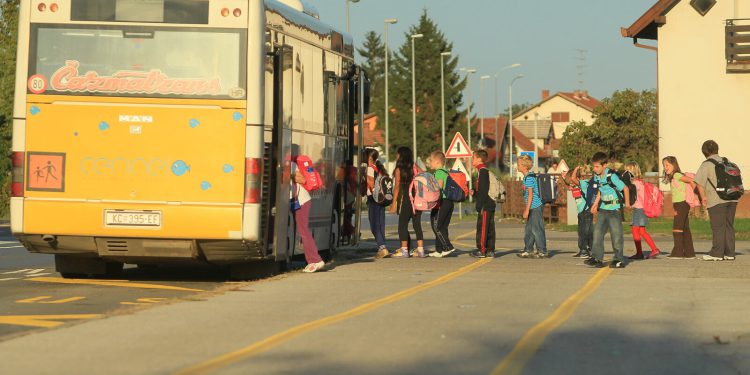 Raspisan natječaj vrijedan 1,25 milijuna eura: Traži se 40 autobusa i prijevoz za 1.600 učenika, evo uvjeta