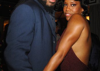 Regina King olovka Emotional Memorial Ex Malcolm-Jamal Warner nakon njegove šok smrti u 54