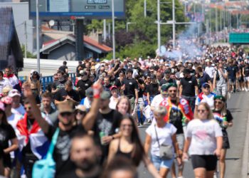 Rijeke ljudi idu prema Hipodromu, pogledajte prizore!