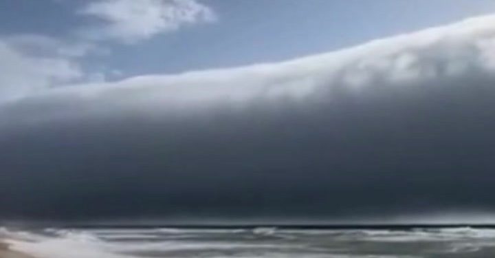 Rijetko vremenske fenomene Grips plaže na plaži Portugal | Vijesti