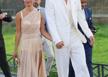 Rimski praznik Erling Haalanda: Man City Forward i zapanjujuća djevojka Isabel Johansen pohađaju zvjezdanu dolce & gabbana alta moda show