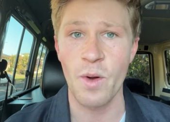 Robert Irwin šokira dok ruči i crti se u popularnoj jelo u luci Coffs: ‘Ispričavam se’