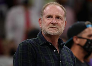 Robert Sarver, rasistički vlasnik Phoenix Sunsa. NBA noir