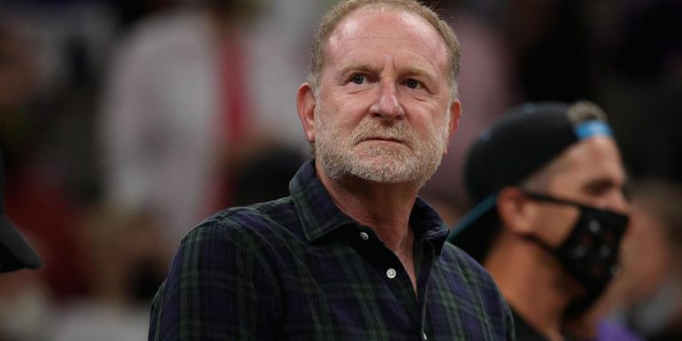 Robert Sarver, rasistički vlasnik Phoenix Sunsa. NBA noir