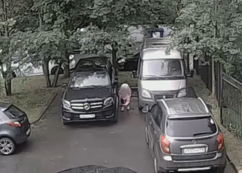 Ruski FSB hvata ženu sadi automobilsku bombu (video) – RT Rusija i bivši Sovjetski Savez