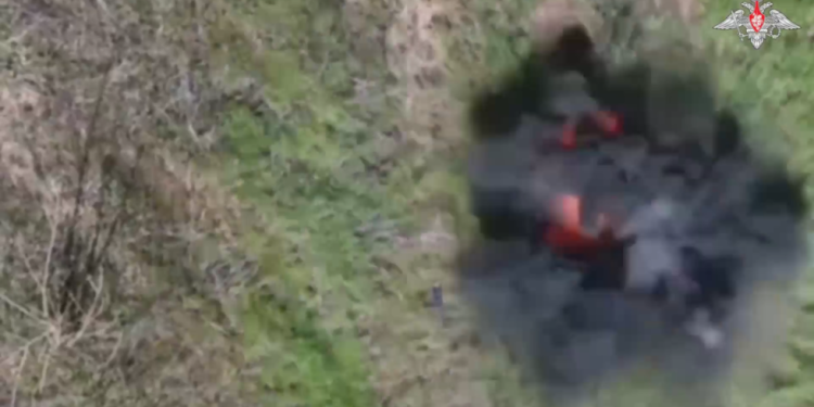 Ruski bespilotne letjelice detoniraju ukrajinske bombe na cesti – Mod (video) – RT Rusija i bivši Sovjetski Savez