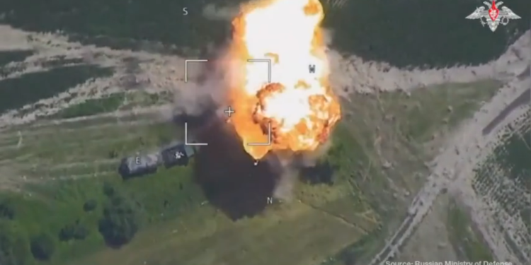 Ruski kamikaze drone uništava ukrajinski radar (video) – RT Rusija i bivši Sovjetski Savez
