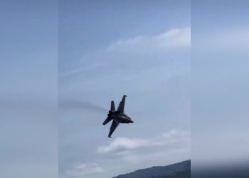 SAT: Vojni mlaz se opasno blizu prepune plaže | Vijesti