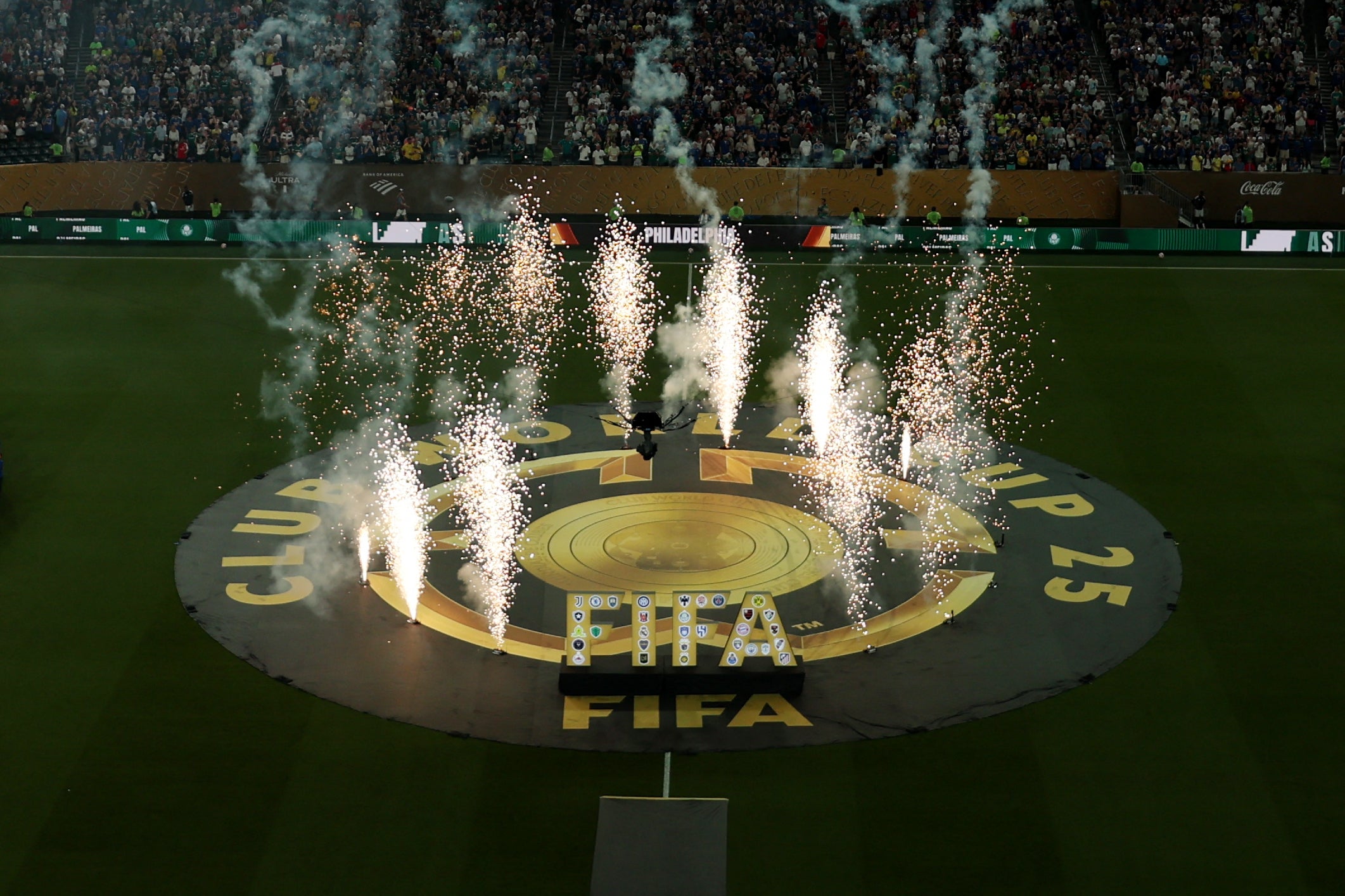 Navijači FIFA -e tretirali su se vatrometom Dana neovisnosti dok se Engleski Chelsea spremao suočiti se s brazilskim Palmeirasom u Philadelphiji