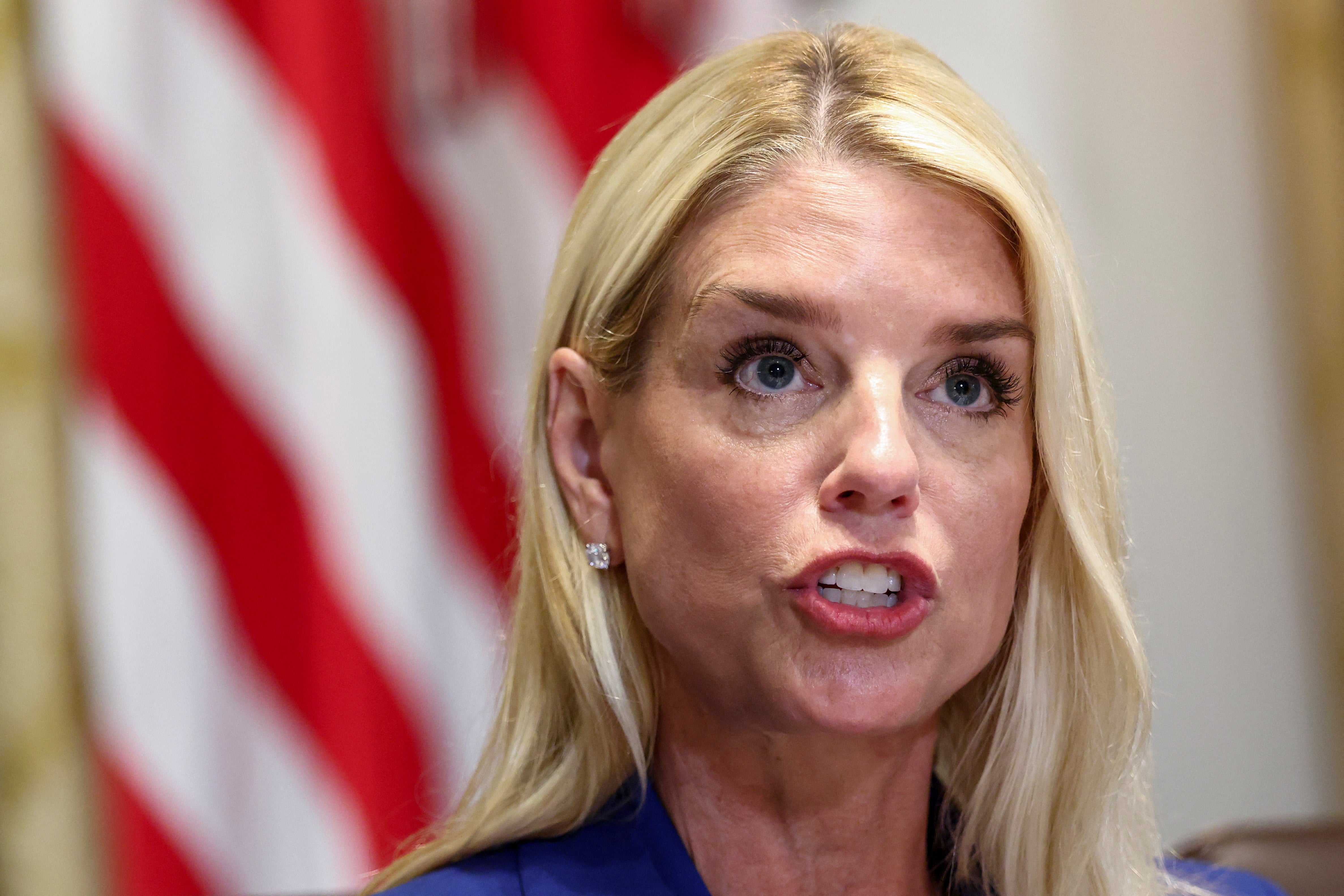 Glavna odvjetnik Pam Bondi pojasnila je da nije imala kopiju Epsteinovog 'liste klijenata' unatoč insinuiranju koji je to učinila u intervjuu početkom ove godine