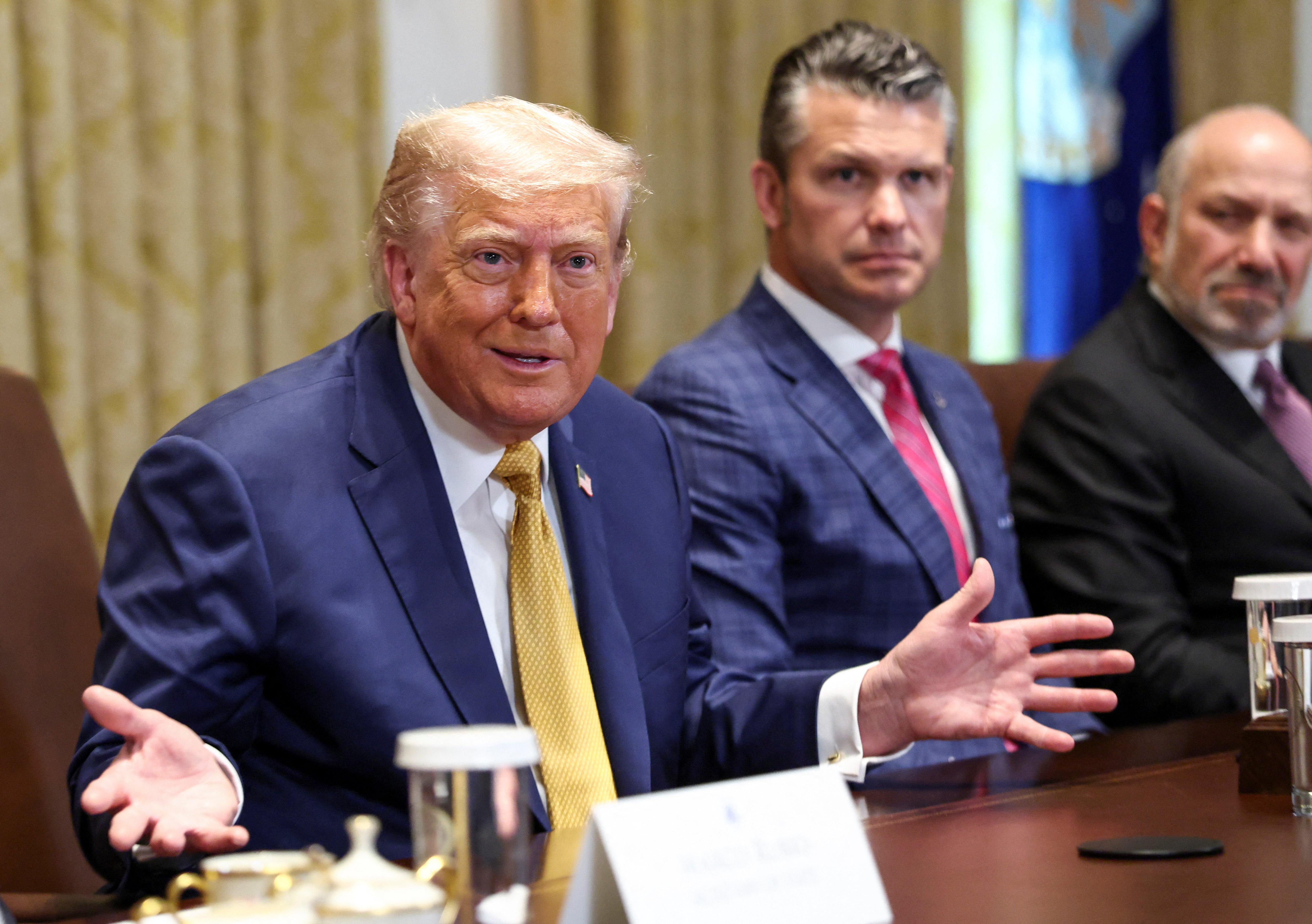 Donald Trump i Pete Hegseth prisustvuju sastanku kabineta u Bijeloj kući u utorak 8. srpnja 2025