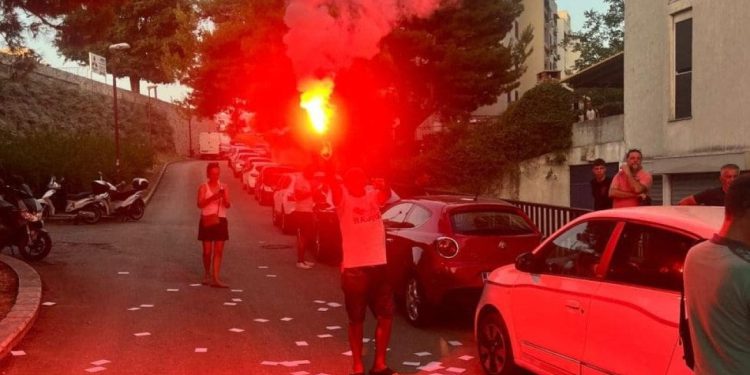 SPEKTAKULARNA BAKLJADA Splitski kvart gorio za legendu Bijelih