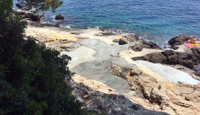 STIGAO NAM JE BRAČNI PAR BEZOS? Jahta jednog od najbogatijih ljudi na svijetu usidrena ispred Cavtata (FOTO)