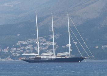 STIGAO NAM JE BRAČNI PAR BEZOS? Jahta jednog od najbojgatiji ljudi na svijetu usidrena ispred Cavtata (FOTO)