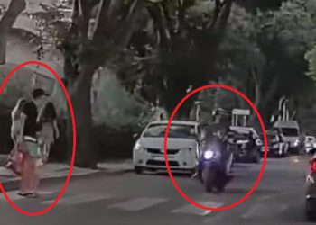 SVE JE SNIMLJENO Dijete i muškarac prelaze preko zebre, splitski vozač proletio je ispred njih. Pogledajte ovo…