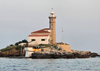 SVJETIONIČARI IDU U PROSVJED “Na pola Jadrana za tisuću eura