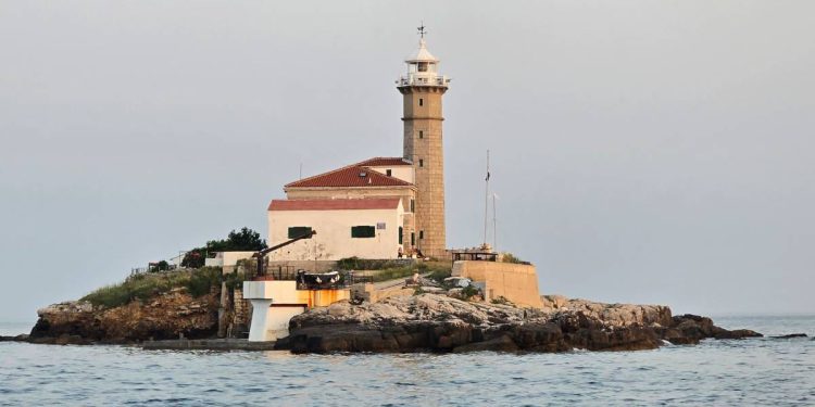 SVJETIONIČARI IDU U PROSVJED “Na pola Jadrana za tisuću eura