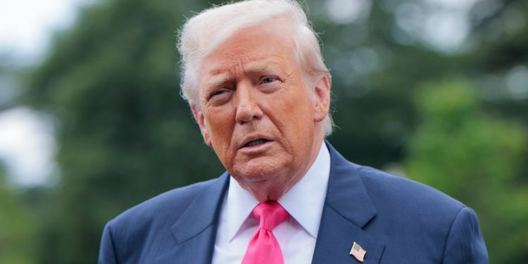 Samo četvrtina Amerikanaca kaže da im je pomogla Trumpova politika, nalaze se nova anketa