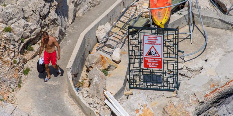 Sanacija pokosa na plaži Bellevue kreće najesen