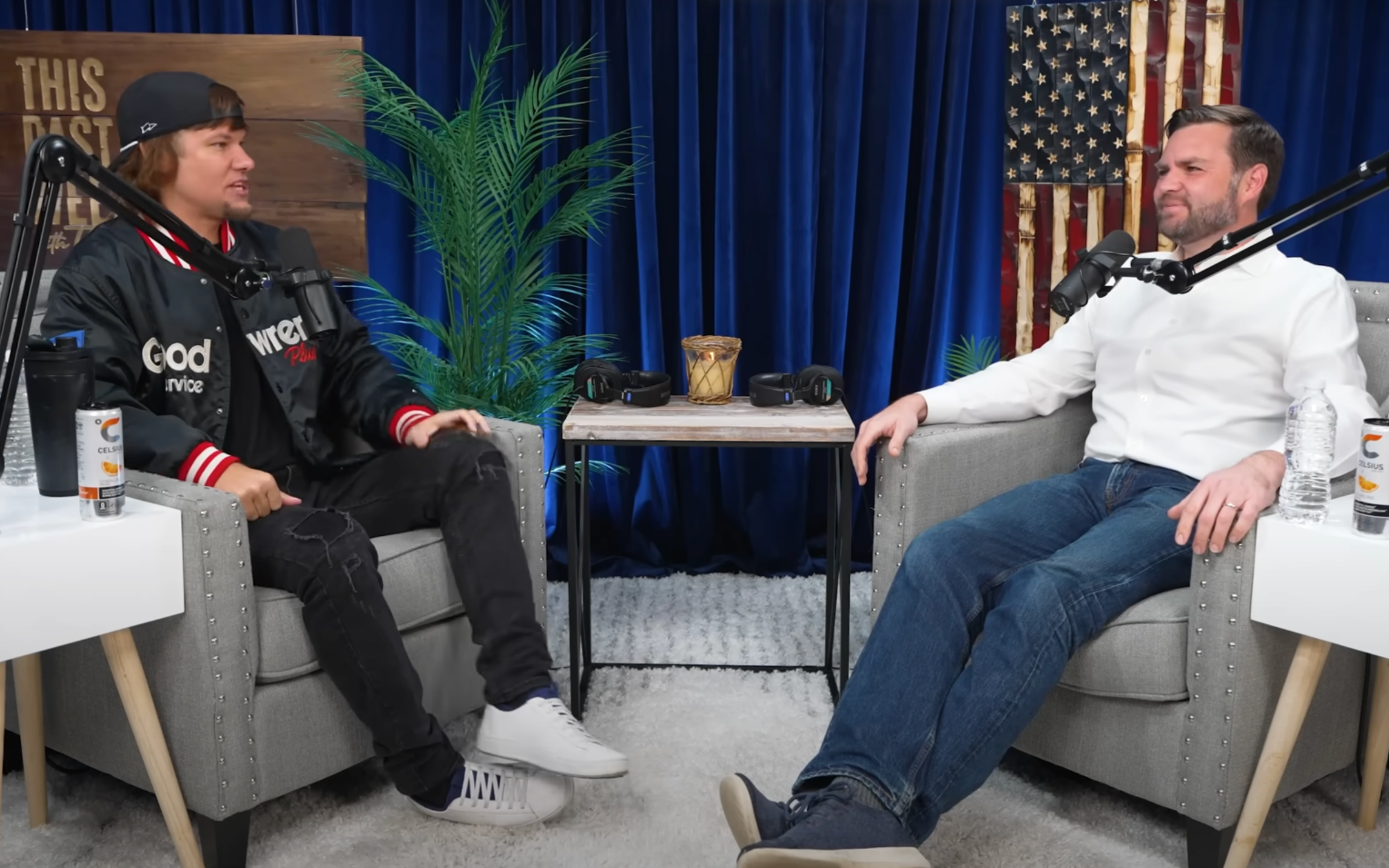 Potpredsjednik JD Vance (desno) pojavljuje se na podcastu Theo von u listopadu. U to vrijeme, Vance je rekao da su službenici VON -a trebali objaviti datoteke Epstein