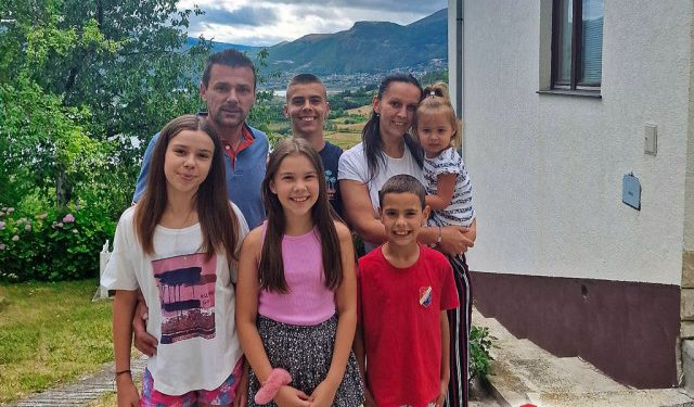 Sedmeročlana obitelj vratila se u Hercegovinu nakon 14 godina: ‘Kod kuće je najljepše’