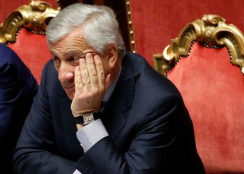 Senior EU Diplomat optužuje globalne krize za kasni u Parlament – RT World News