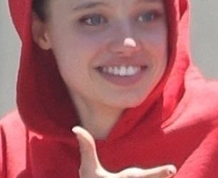 Shiloh Jolie je pljuvačka slika svoje majke Angeline na razigranom izlasku s glasinama ljubavnog interesa