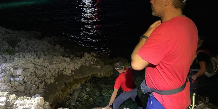 Šibenski HGSS-ovci iz mora u Zečevu izvukli beživotno tijelo turista