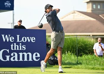 Sin Tiger Woods Charlie (16) eksplodira u formi sa zadivljujućim krugom koji odjekuje njegov legendarni tata